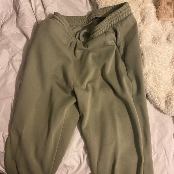 Zara Sweatpants - Picture 1 of 3